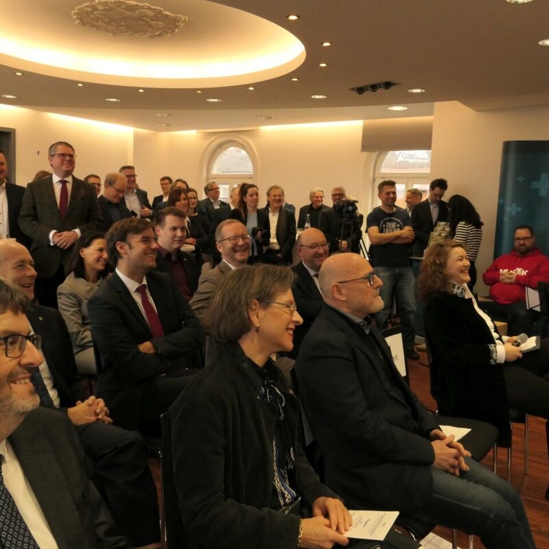Blick ins Publikum bei der Veranstaltung zur feierlichen Unterzeichnung des Realisierungs- und Finanzierungsvertrags des Projektes „Ausbau und Elektrifizierung Hochrheinbahn“